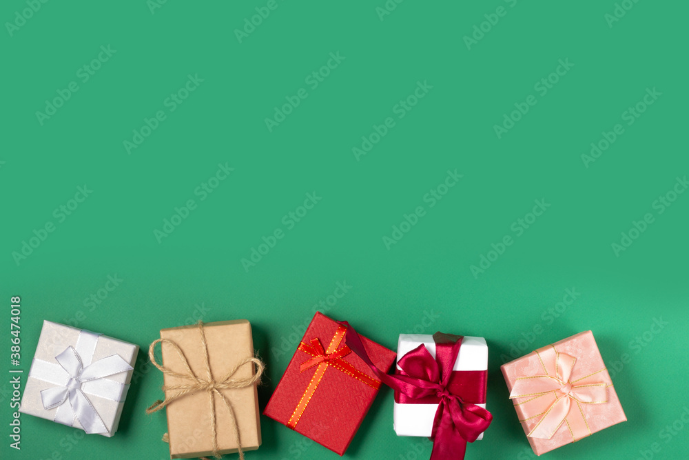 Bright gift boxes, on a green background. Top view, holiday and Christmas concept. flatly, copy space, Bright gift boxes, on a green background. Top view, holiday and Christmas concept. flatly, copy space,