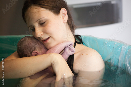 Canvas Print Mother Holding Newborn Baby in Birthing Pool After Home Birth