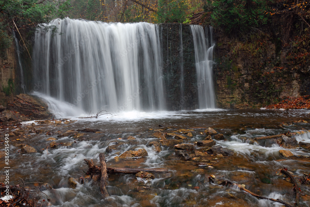 Fototapeta premium Hoggs Falls Ontario during a snowfall