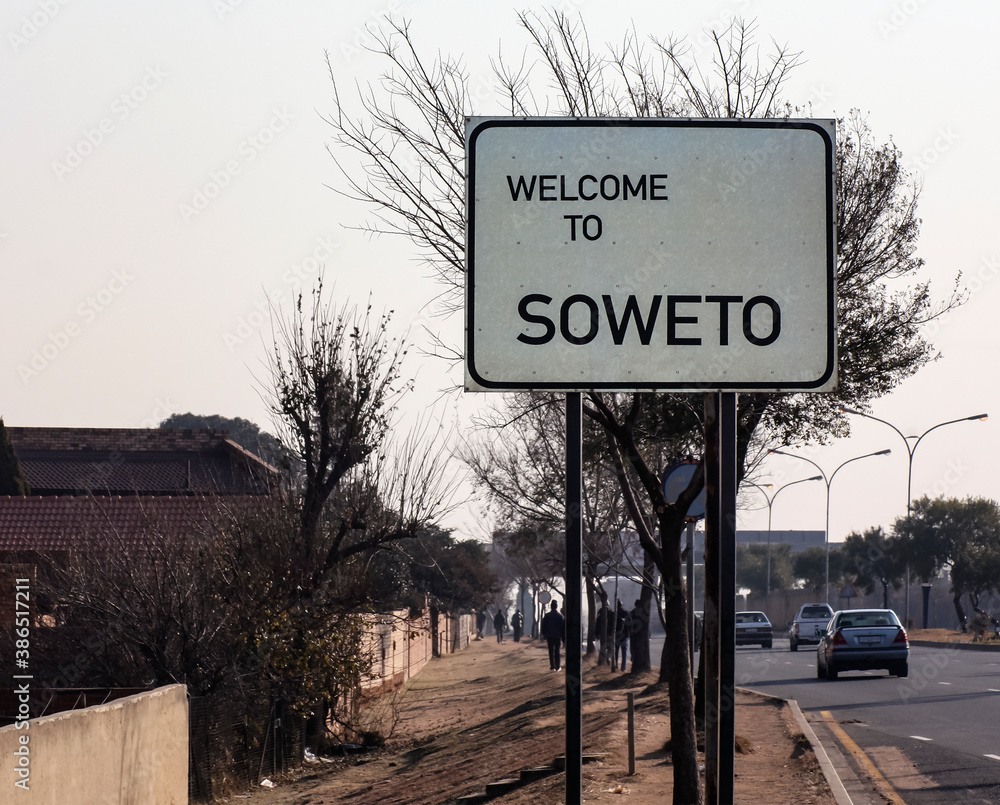 Fototapeta premium Welcome to Soweto is roadside welcome banner inviting you to visit the Soweto area of Johannesburg.
