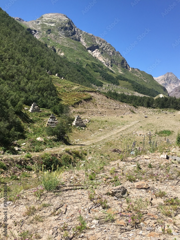 Naklejka premium trail in the mountains