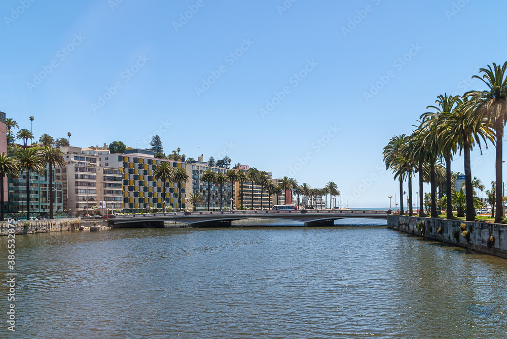 Obraz premium Vina Del Mar, Chile - December 8, 2008: Landscape of South Shore of the estuary with luxury tall buildings and row of mature palm trees under blue sky. Bridge with bus.