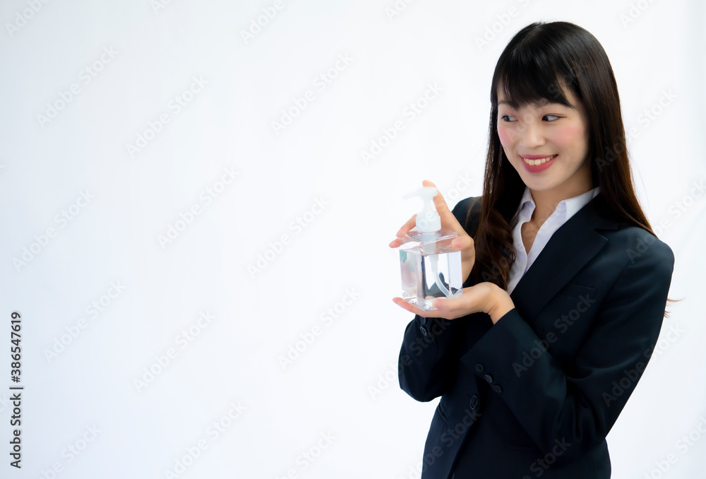 除菌する女性 除菌する女性