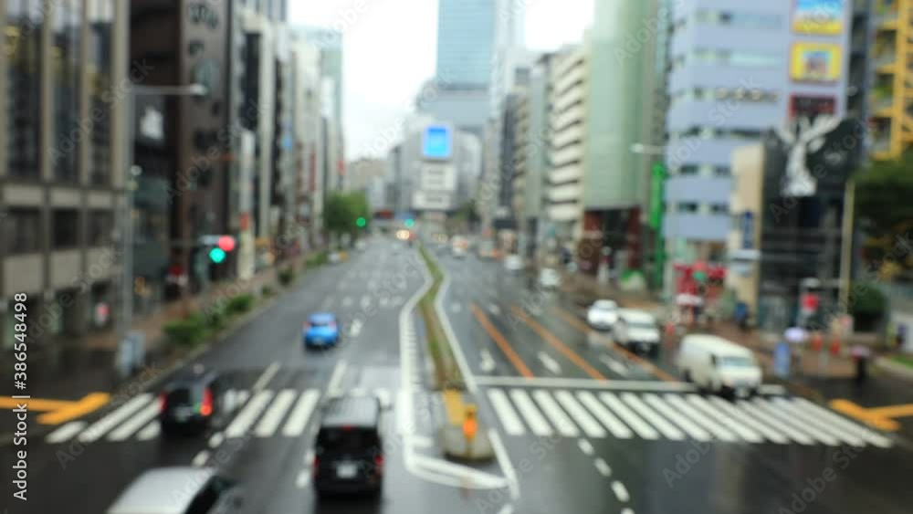 雨の日の道路 自動車 交通 イメージ 雨の日の道路 自動車 交通 イメージ