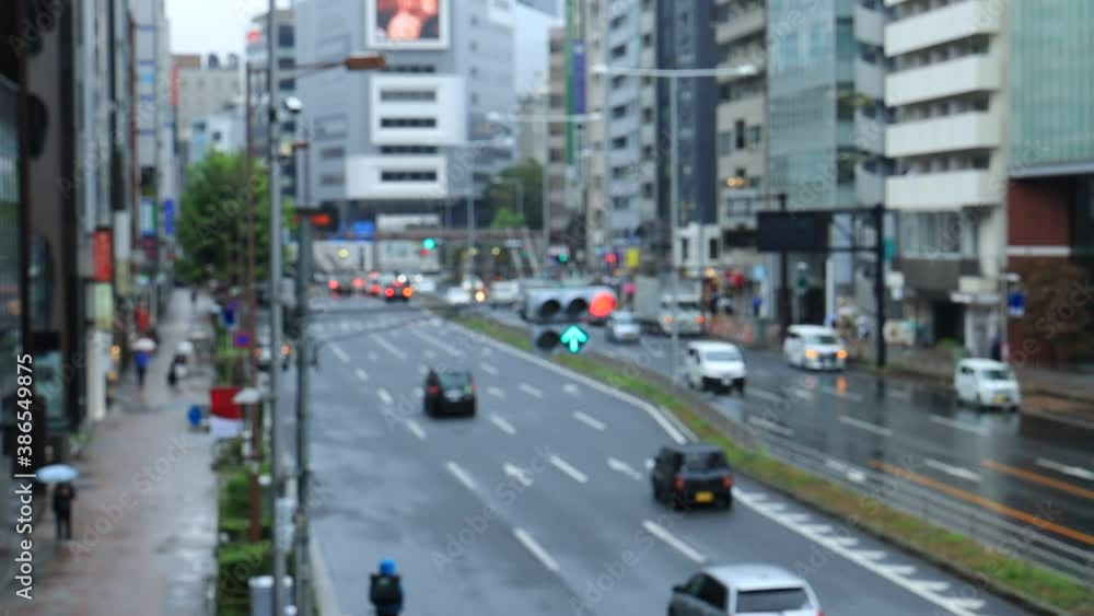 雨の日の道路 自動車 交通 イメージ 雨の日の道路 自動車 交通 イメージ