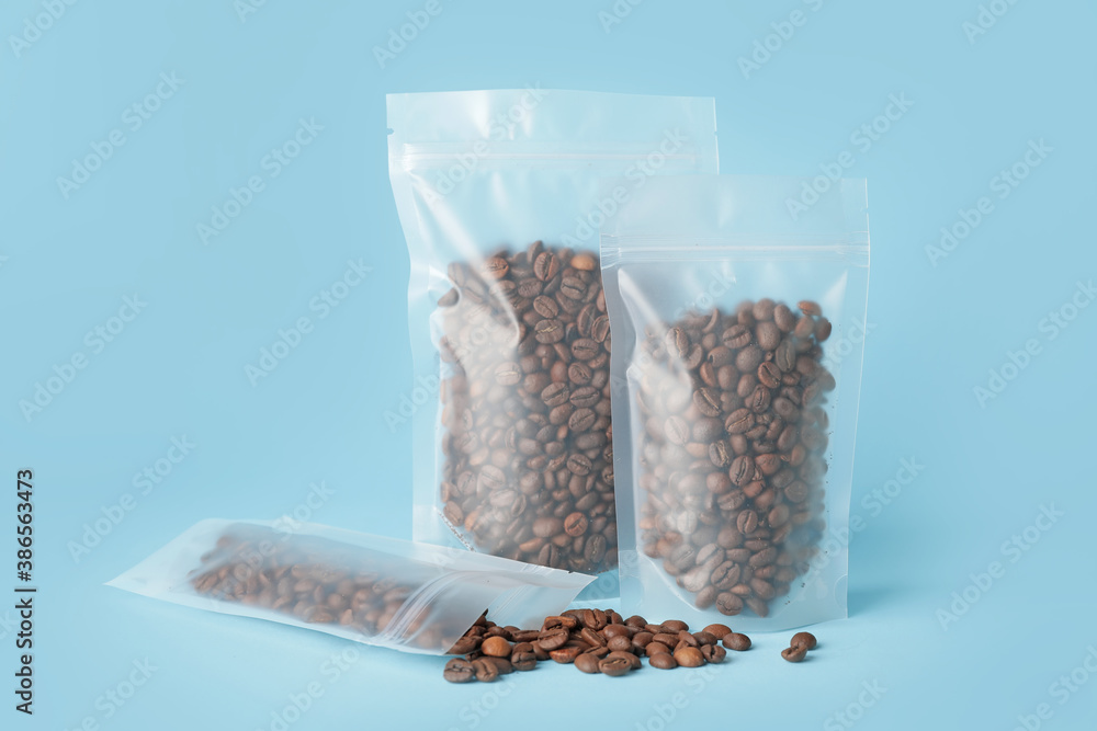 Blank coffee bags on color background - obrazy, fototapety, plakaty 