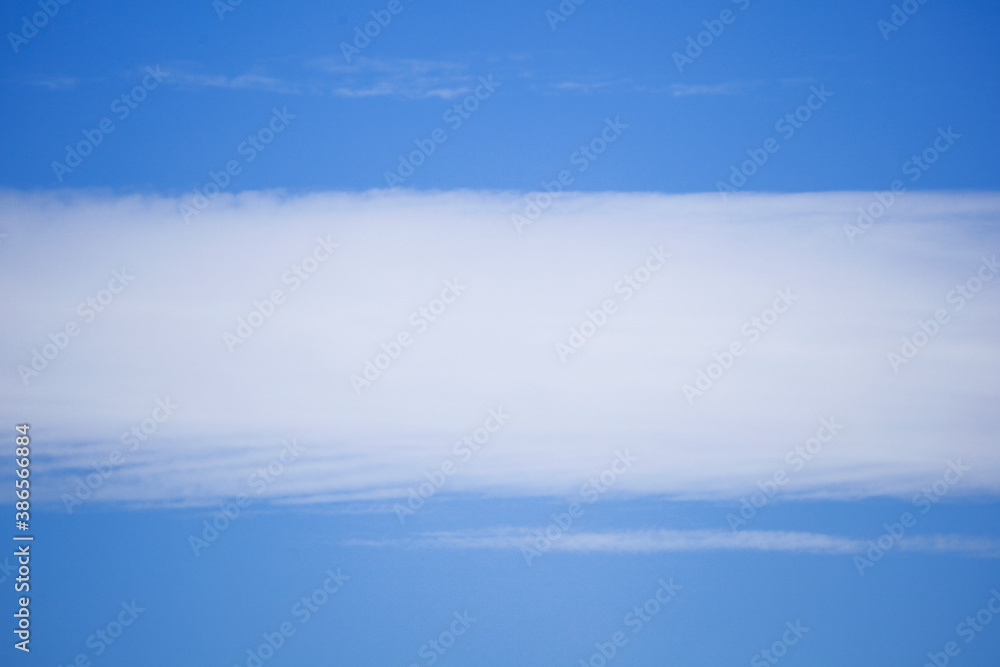 Fototapeta premium 白い雲と青空