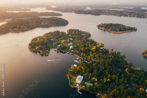 Foto Tynningö island in Sweden seen from a drone at sunset.