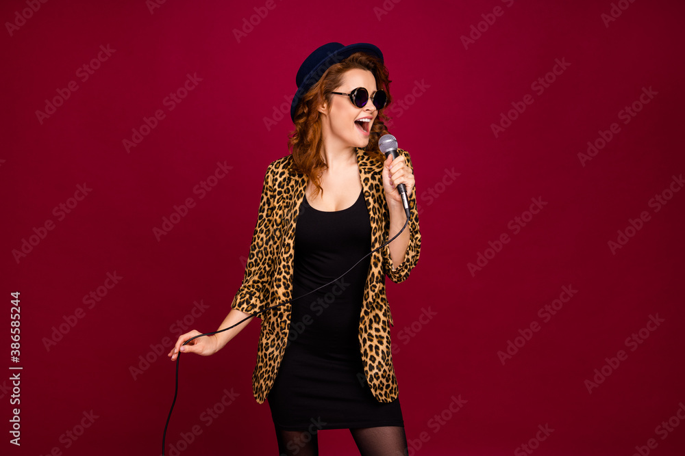 Portrait of her she nice-looking attractive fashionable lovely cheerful cheery wavy-haired girl singing romance pop single hit isolated on red maroon burgundy marsala color background Portrait of her she nice-looking attractive fashionable lovely cheerful cheery wavy-haired girl singing romance pop single hit isolated on red maroon burgundy marsala color background