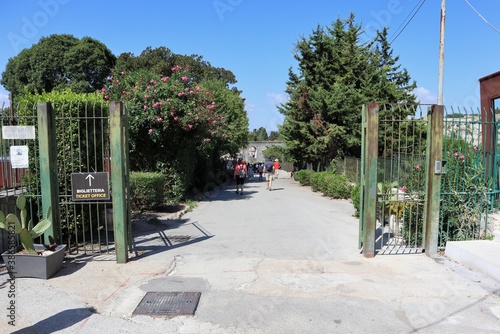 Siracusa - Cancello di ingresso del Parco Archeologico della Neapolis © lucamato