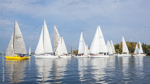 Fototapeta Naklejka Na Ścianę i Meble -  Sailing yachts in competitions, regatta