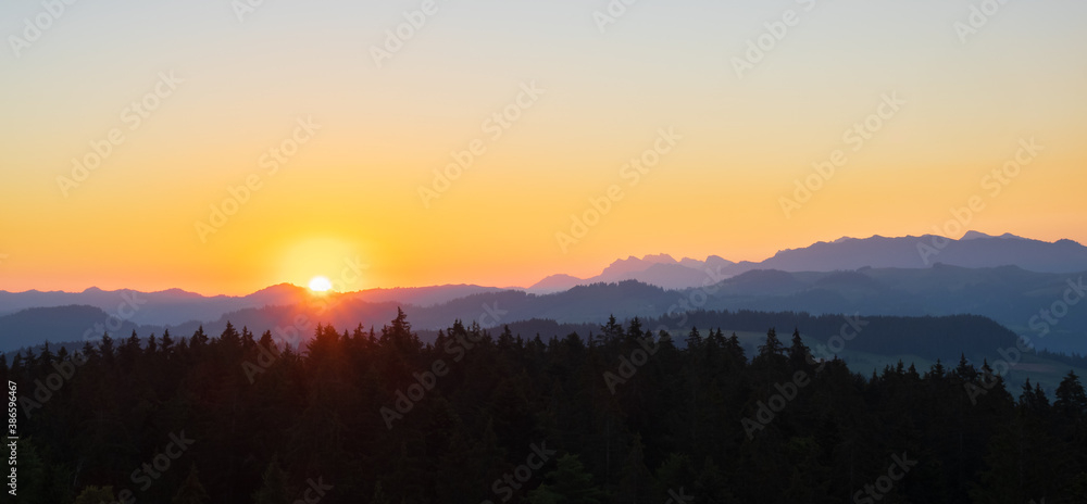 Obraz premium Summer sunrise in the hills of the emmental valley