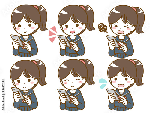 スマホを操作する女子高生