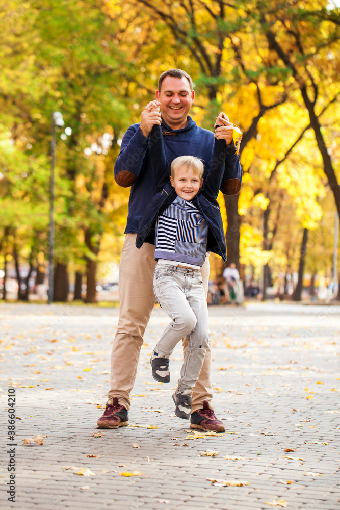 © Andrey_Arkusha - Blonde little boy in autumn park