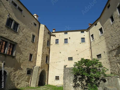 Fototapeta Naklejka Na Ścianę i Meble -  Innenhof der Burg Pazin, Istrien, Kroatien