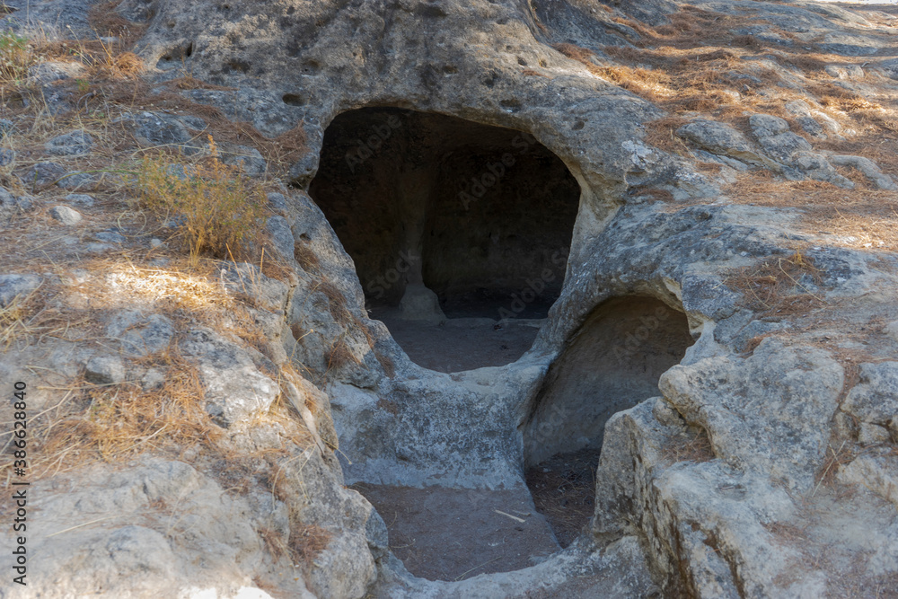 restos arqueológicos de la necrópolis de las Aguilillas