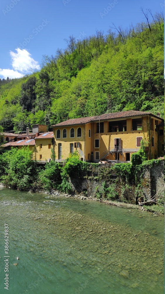 Fototapeta premium house on the river