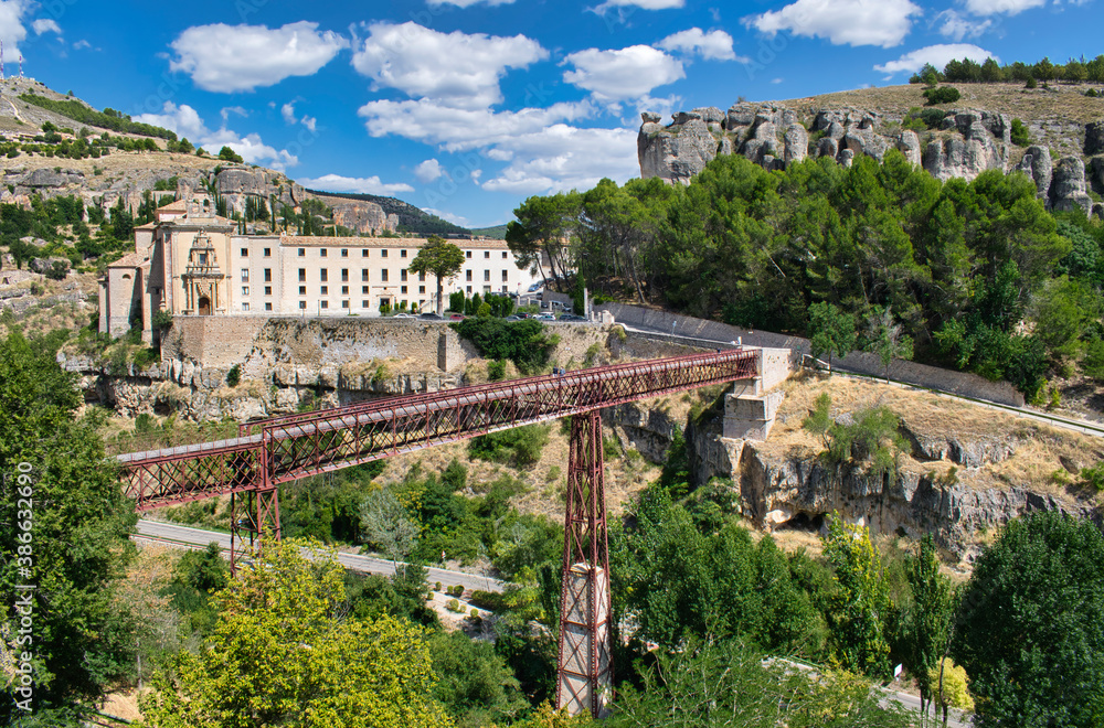 Puente y monasterio de San Pablo en Cuenca, España. Actualmente parador nacional de turismo
