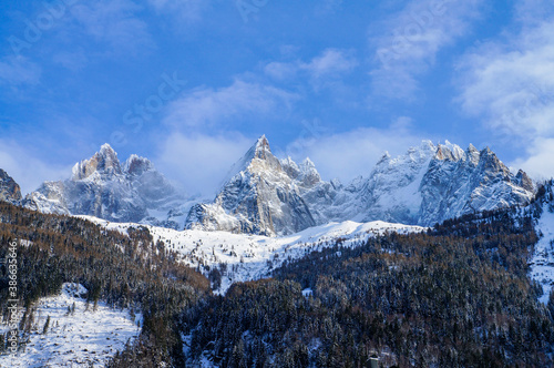 montagne innevate, picchi e rocce innevate, Alpi Francesi - Monte Bianco - Chamonix 