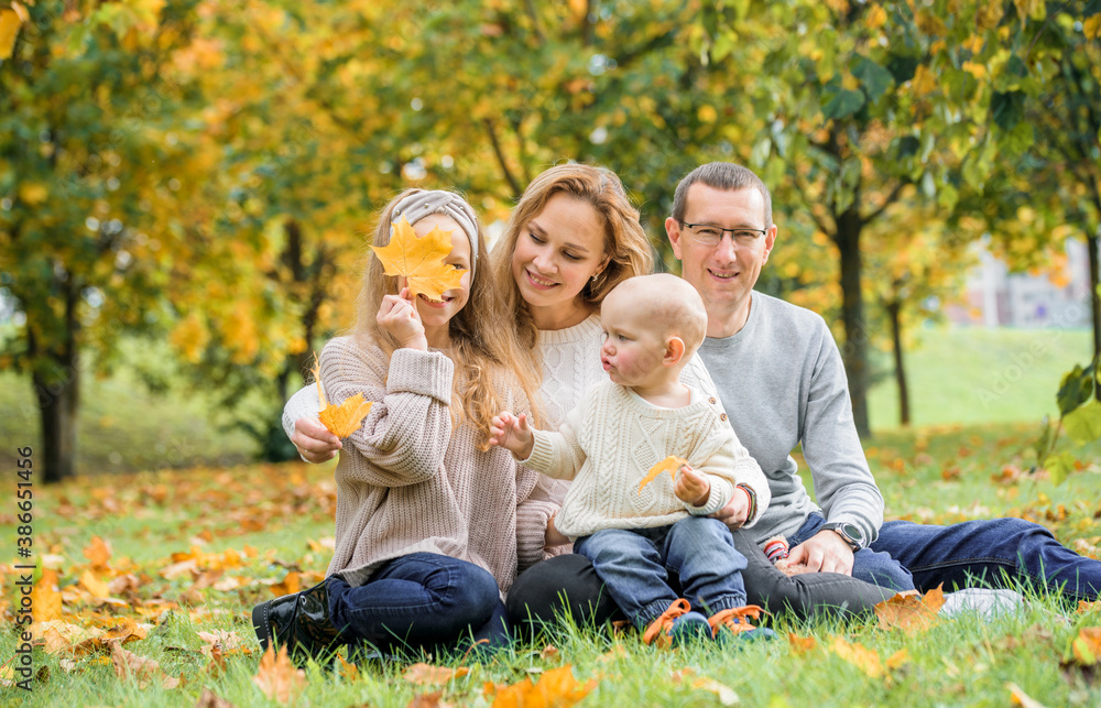 Fototapeta premium happy family on autumn picnic in park