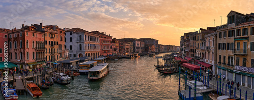 The Grand Canal at sunset from the Rialto bridge © afinocchiaro