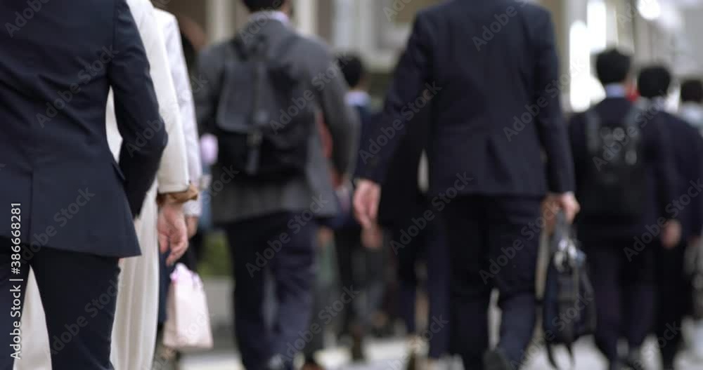 Commuters with face masks walking to work in Tokyo, JAPAN (コロナ禍の東京の通勤風景) / 4K Commuters with face masks walking to work in Tokyo, JAPAN (コロナ禍の東京の通勤風景) / 4K