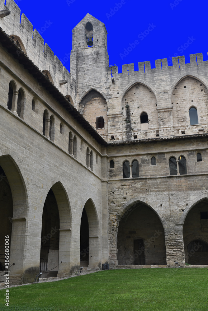 Cloître du palais des Papes d'Avignon, France