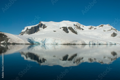 Snowy mountains in Paraiso Bay, Antartica. © foto4440