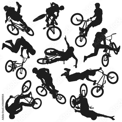 Silhouettes : sauts en vélo