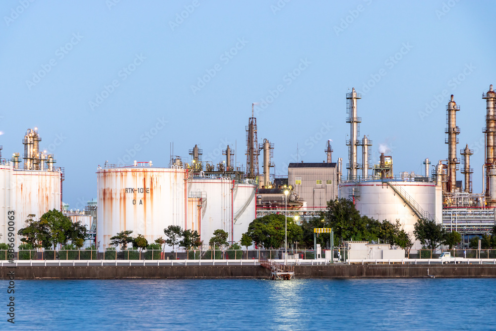 Obraz premium 工場夜景(四日市コンビナート)