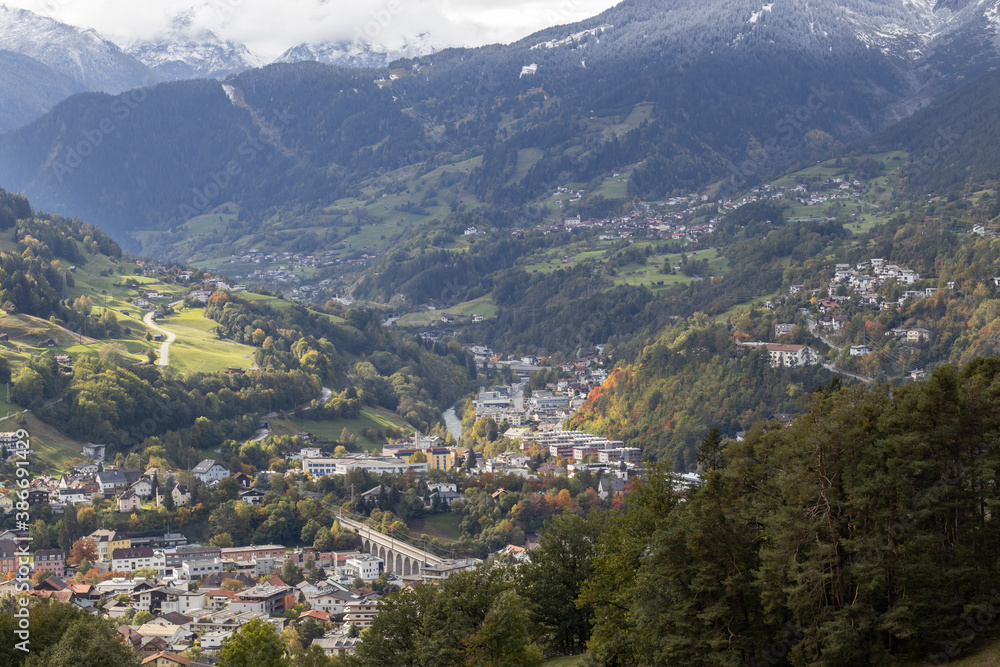 Einbruch des Winters in Landeck in Tirol, Herbstwetter in Tirol