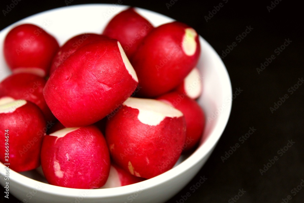 Radis rouge piquant et délicieux Radis rouge piquant et délicieux