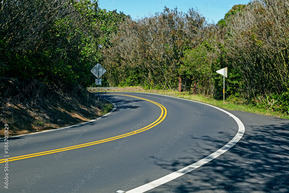 Curve along the 'Hana Highway' on the dramatic north shore of Maui