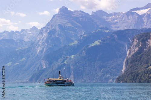 sunny day at Brunnen on Lake Uri in the Swiss Alps © tmag
