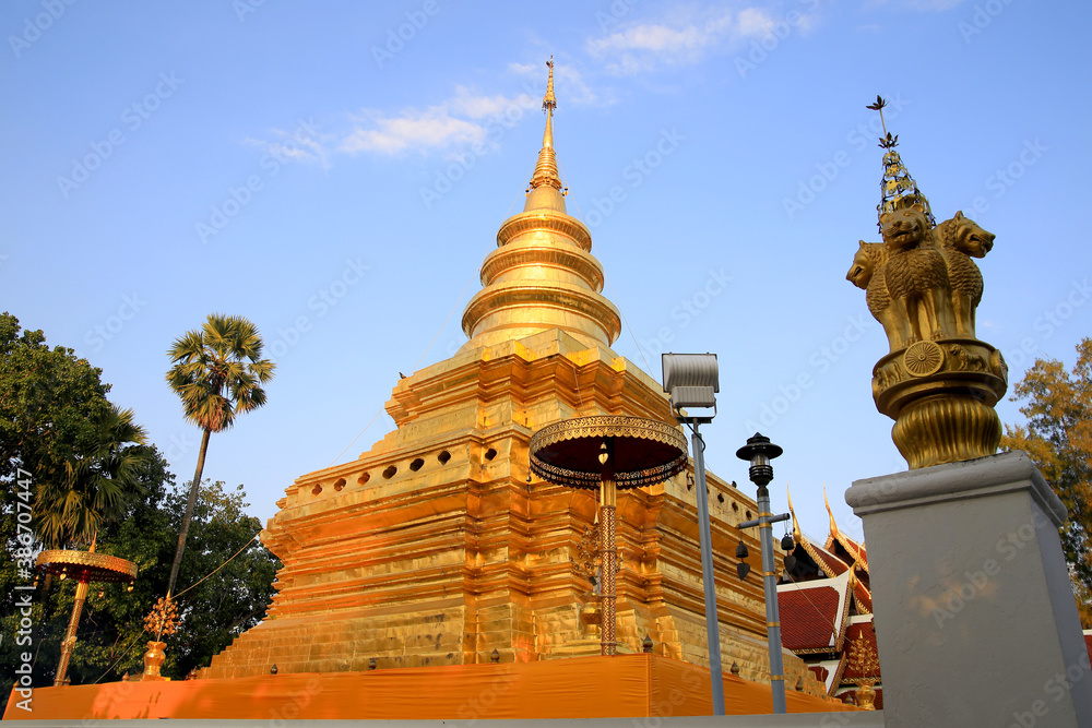 Fototapeta premium Wat Phra That Si Chom Thong in Chiang mai / Thailand