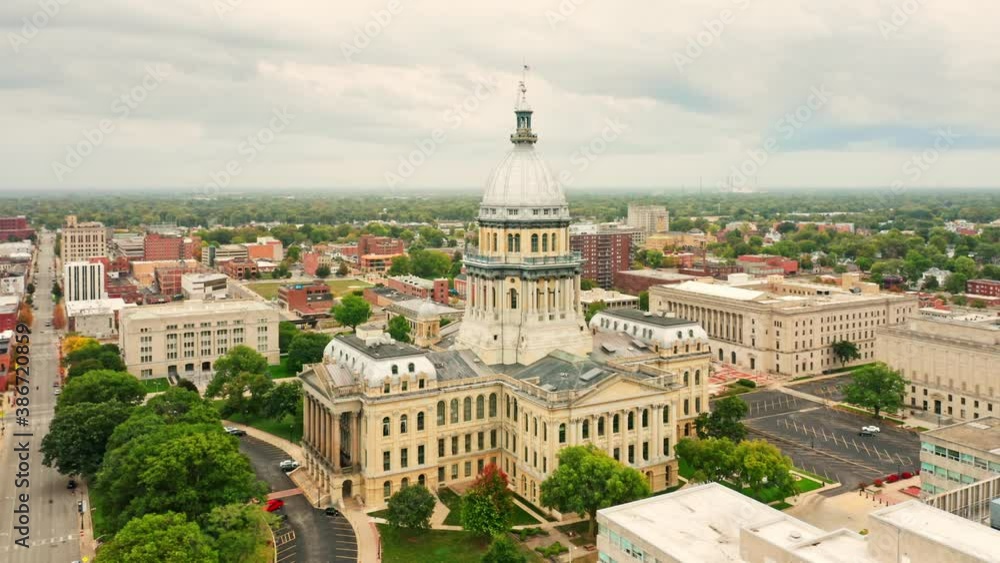 Drone rotation around Illinois State Capitol. The Illinois State Capitol, in Springfield, Illinois, houses the legislative and executive branches of the government of the U.S. state of Illinois Drone rotation around Illinois State Capitol. The Illinois State Capitol, in Springfield, Illinois, houses the legislative and executive branches of the government of the U.S. state of Illinois