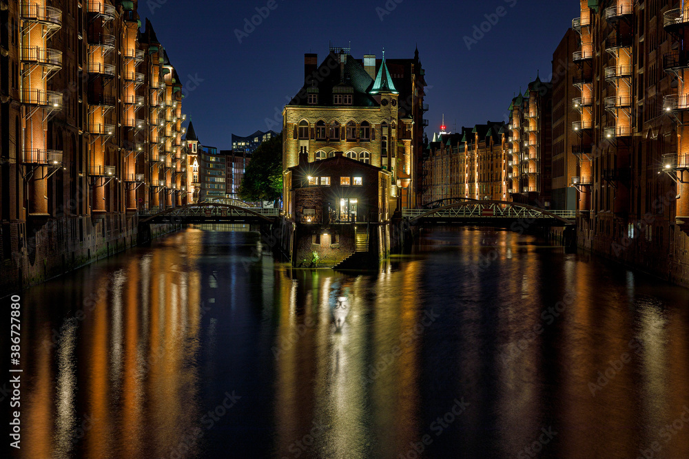 Hamburg, Deutschland, Speicherstadt, Wasserschloss, von Poggenmuehlenbruecke aus gesehen 
