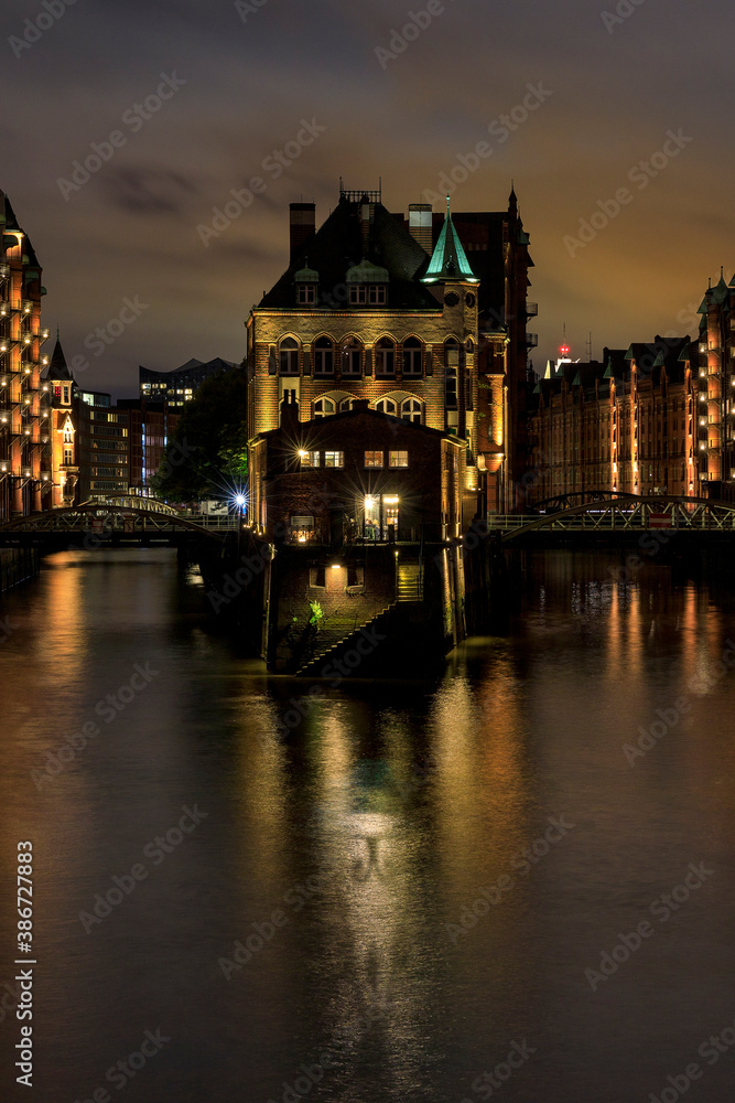 Hamburg, Deutschland, Speicherstadt, Wasserschloss, von Poggenmuehlenbruecke aus gesehen 