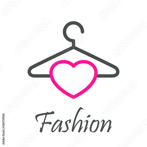 Tienda de ropa. Logotipo lineal texto Fashion con corazón rosa en percha gris