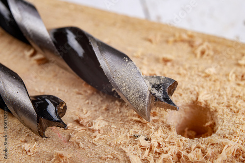 Canvastavla Drilling in wood with steel drills and countersinks