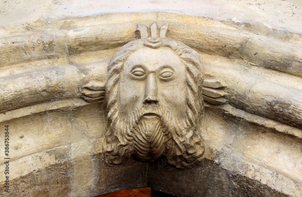 volto di Cristo; rilievo del portale della chiesa cimiteriale di Morter; Alto Adige