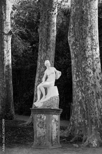 statue