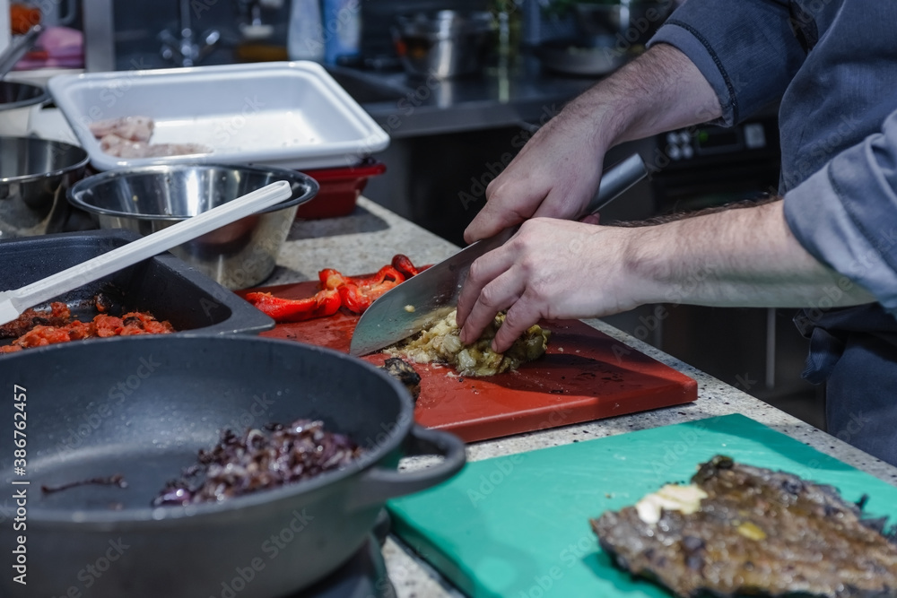 Cook-slicing food in the kitchen Cook-slicing food in the kitchen