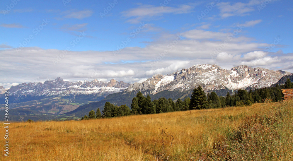 il Latemar e il gruppo del Catinaccio visti dal Passo Occlini; Alto Adige