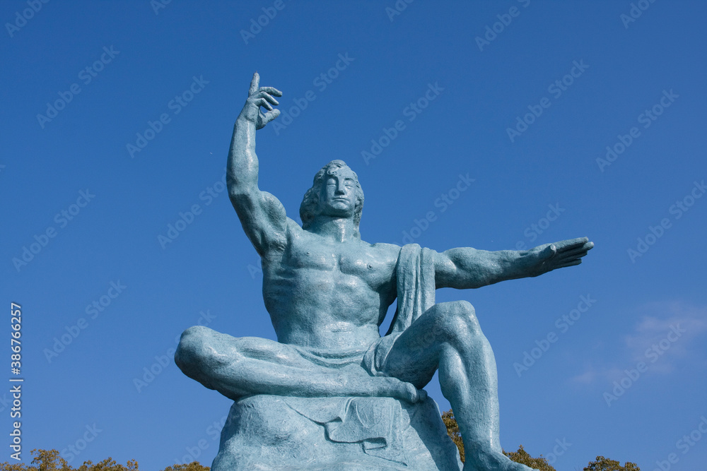 Naklejka premium 平和祈念像