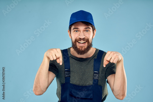 Obraz na plátně man in work uniform uniform professional work lifestyle delivery service blue ba