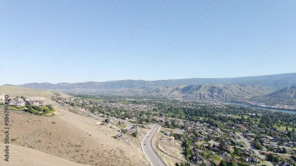 View Of Different Green Trees and Mountains With Bright Blue Sky Above In Wenatchee, Washington - Aerial Shot View Of Different Green Trees and Mountains With Bright Blue Sky Above In Wenatchee, Washington - Aerial Shot