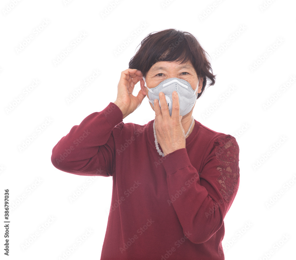 Middle-aged women wear N95 masks correctly Middle-aged women wear N95 masks correctly