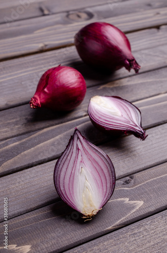 Raw red onion