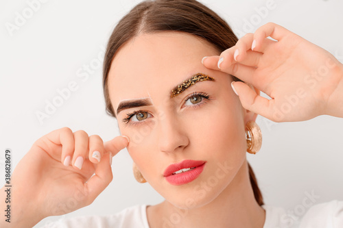 Young woman with creative e...